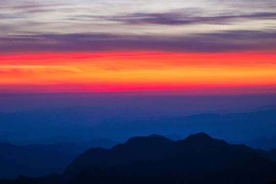 夕阳高山