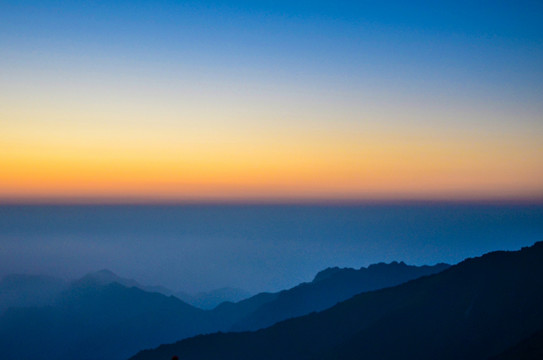 夕阳山景