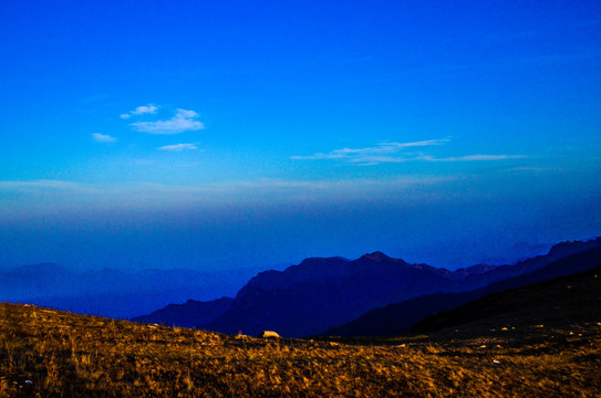 夕阳山景