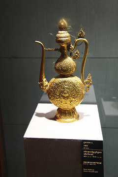 铜镀金錾花纹扁葫芦形执壶