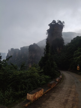 公路与山峰