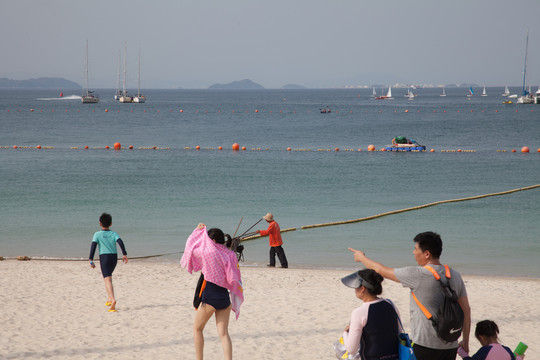 夏日下海游泳