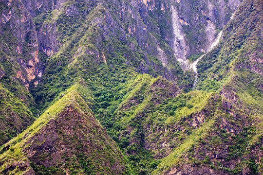 虎跳峡风光