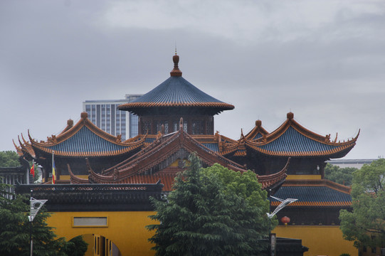 烟雨古寺