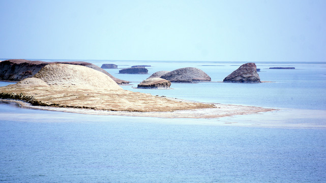 青海海西315国道水上雅丹