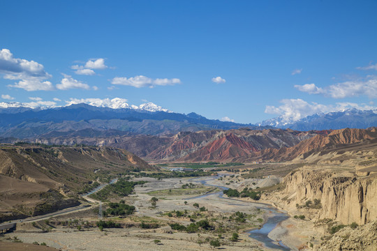 新疆玛纳斯河谷风光