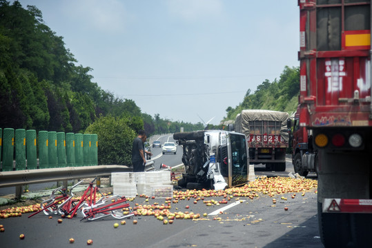 高速路交通事故