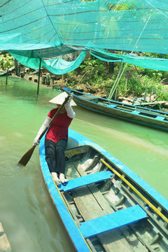 越南湄游船码头的小木船