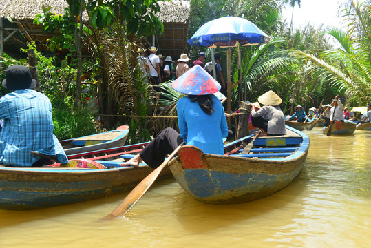 越南湄游船码头的小船