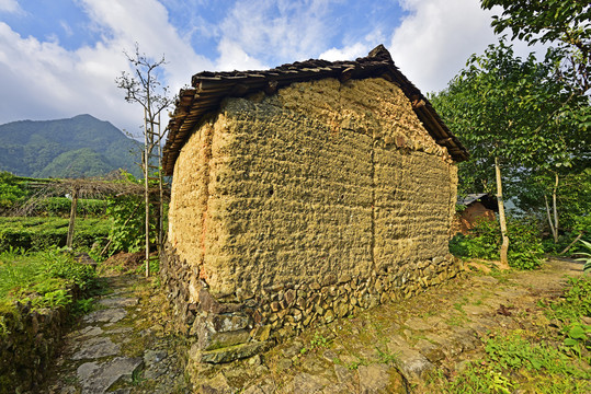 农村泥坯房