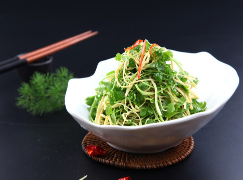 干絲拌芹菜苗
