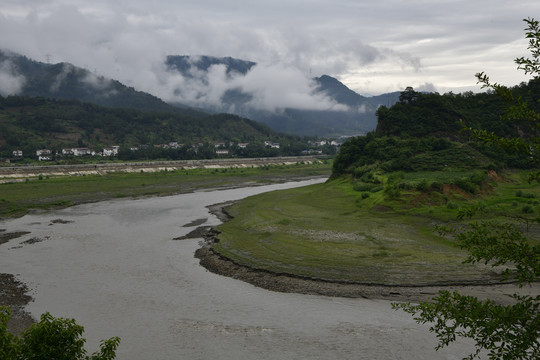 山河云雾