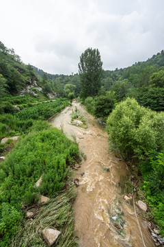 雨后小河