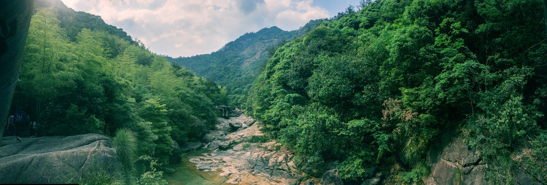 高山溪流