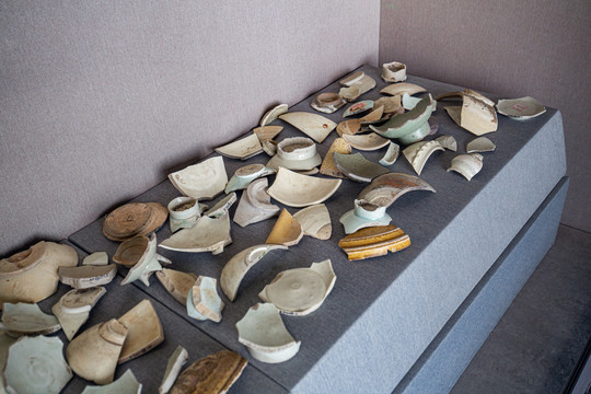 古代瓷碗碎片