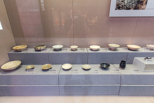 宋代白釉瓷碗