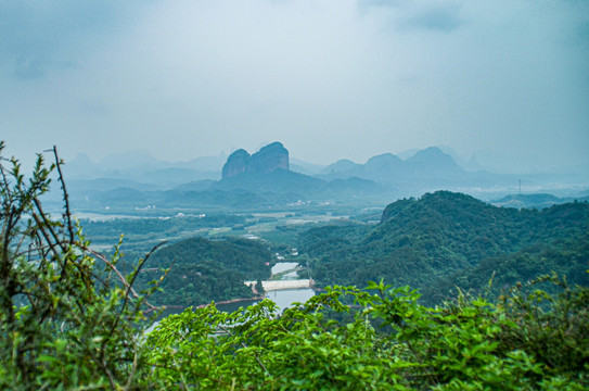 水墨山影