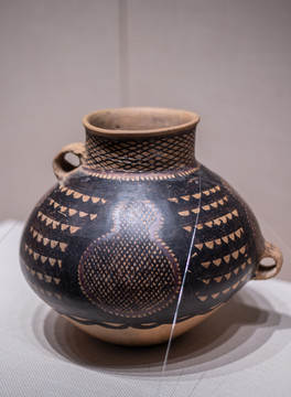 仰韶文化纹彩陶瓶