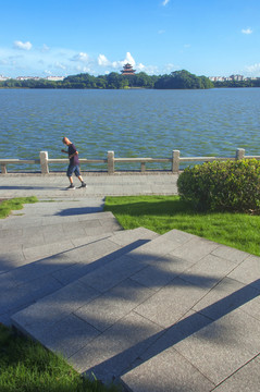 湖边台阶步道