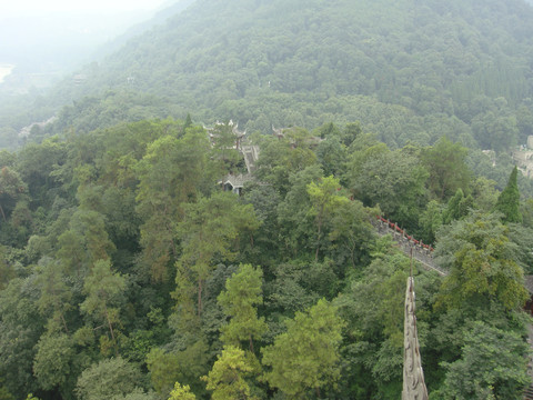 云雾玉垒山