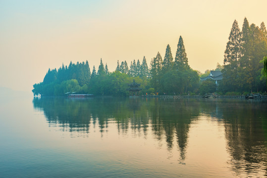 杭州西湖夏天晨景