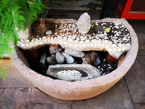 石头水缸