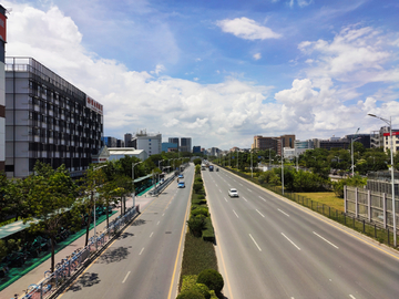 深圳宝安大道主路辅道