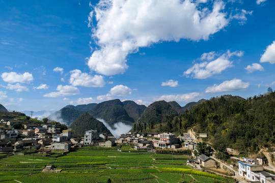 云南小山村风光