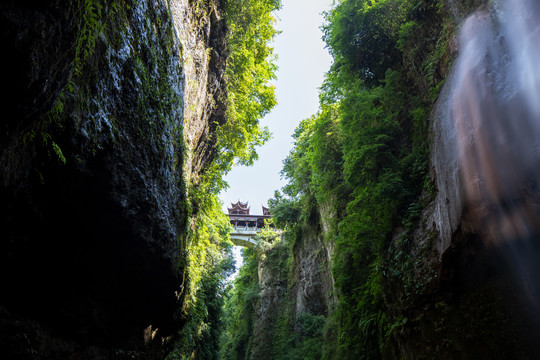 恩施云龙地缝峡谷飞瀑