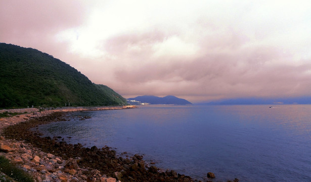 海岸线晚霞天空