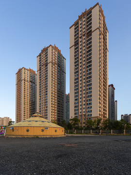 昆明润城小区高层建筑与蒙古包