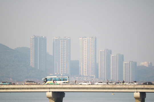 珠海市大剧院日月贝钓鱼人图片