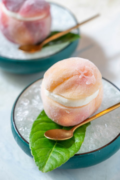 蜜桃冰淇淋