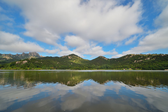 蓝天白云大珠山