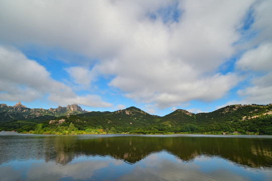 蓝天白云大珠山