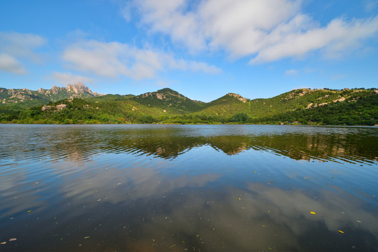 蓝天白云大珠山