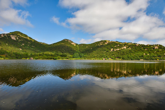 蓝天白云大珠山