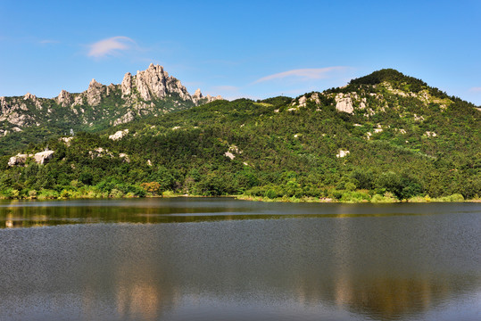 蓝天白云大珠山