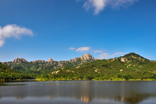 蓝天白云大珠山