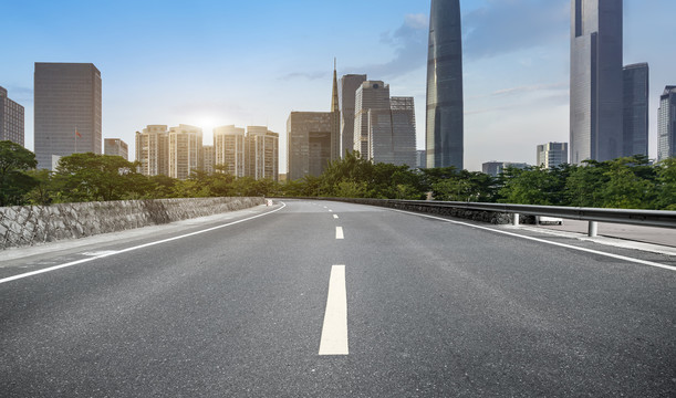 高速公路和高楼大厦