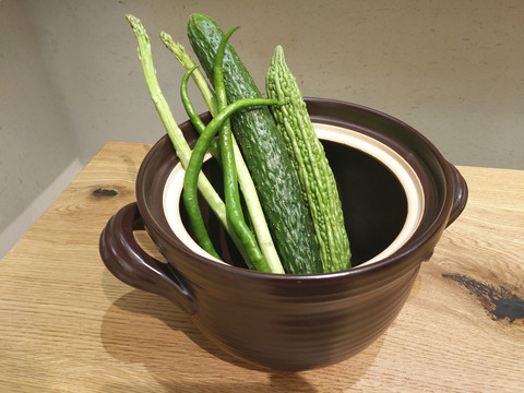 陶罐蔬菜