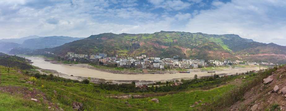 淹没了的宜宾屏山县城全景照片