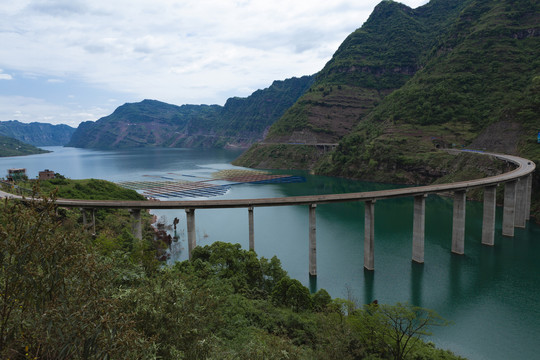 宜賓金沙江向家壩庫區右岸的橋