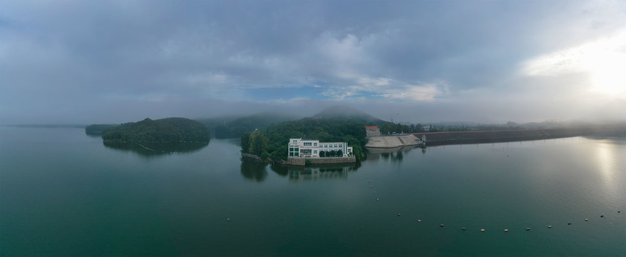 水墨湖光山色宽幅大图