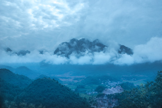 南丹山雾海风光