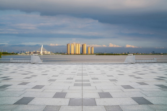 中国苏州城市建筑和花岗岩广场