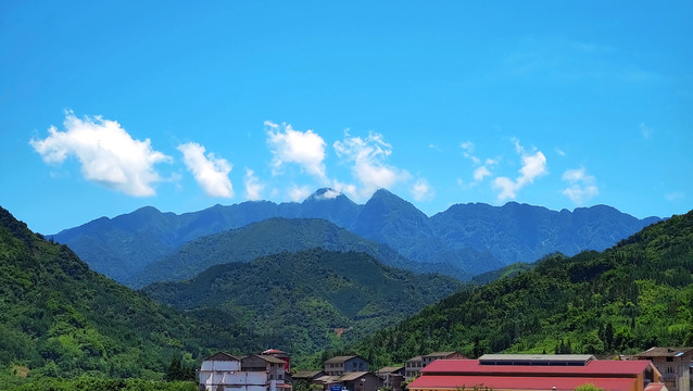 大青山双乳峰