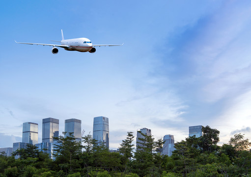 广东深圳高楼和空中的飞机