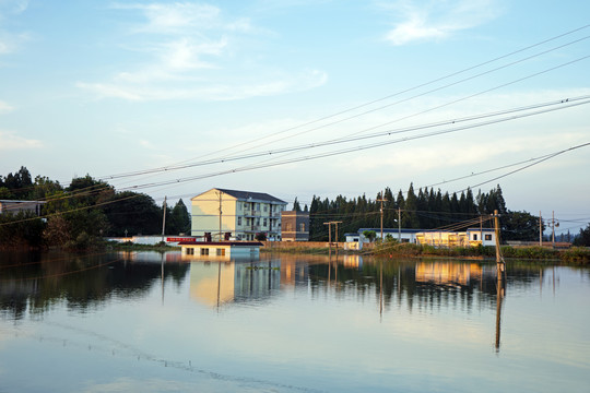 洪水淹没后的农村