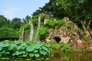 成都百花潭公园瀑布